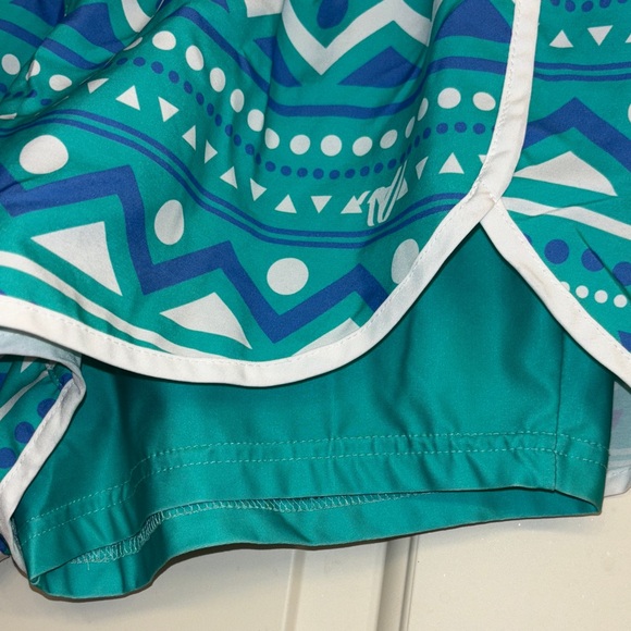 Varsity Spirit Turquoise Geometric Women's Athletic Shorts L lined - Picture 3 of 6